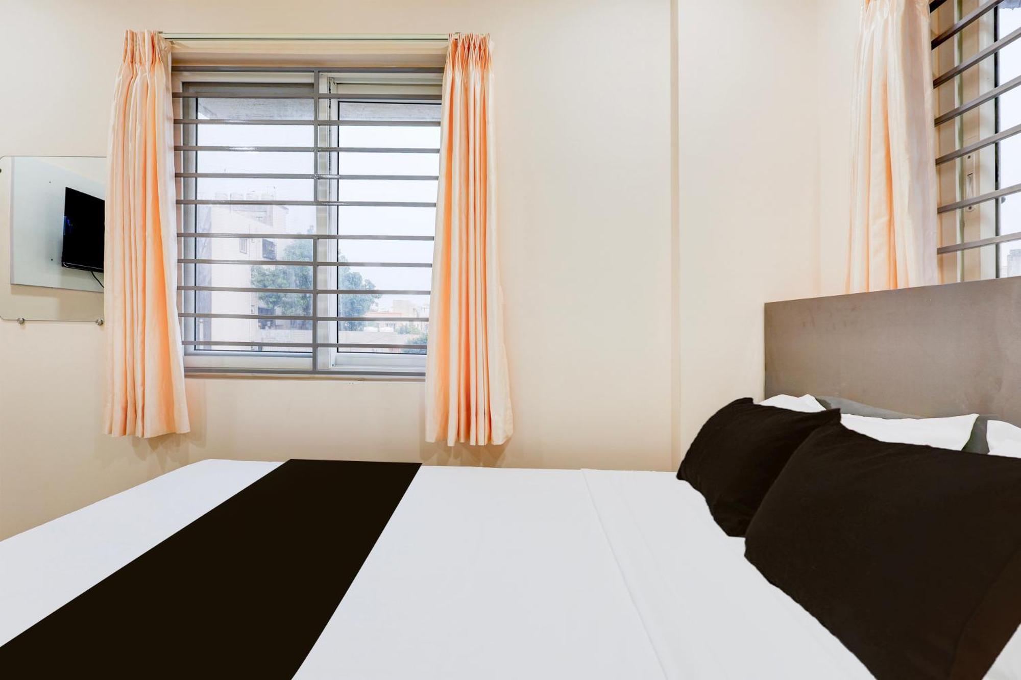 Super Townhouse Mvp Sector With Kailasagiri Hill View Pedda Waltair Bagian luar foto